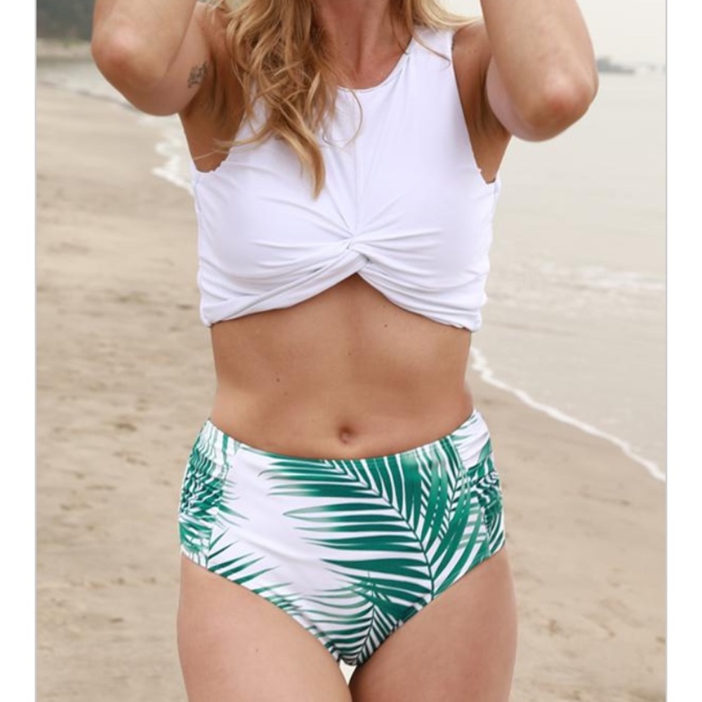 Adorable, never worn Beachsissi bikini